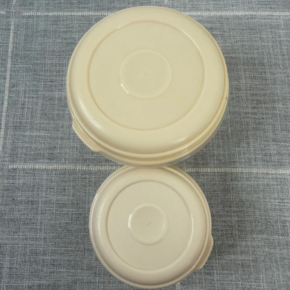 Lot of 2 Vintage Rubbermaid Cylinder Containers 1‎ Cup 3 Cups 6 & 7